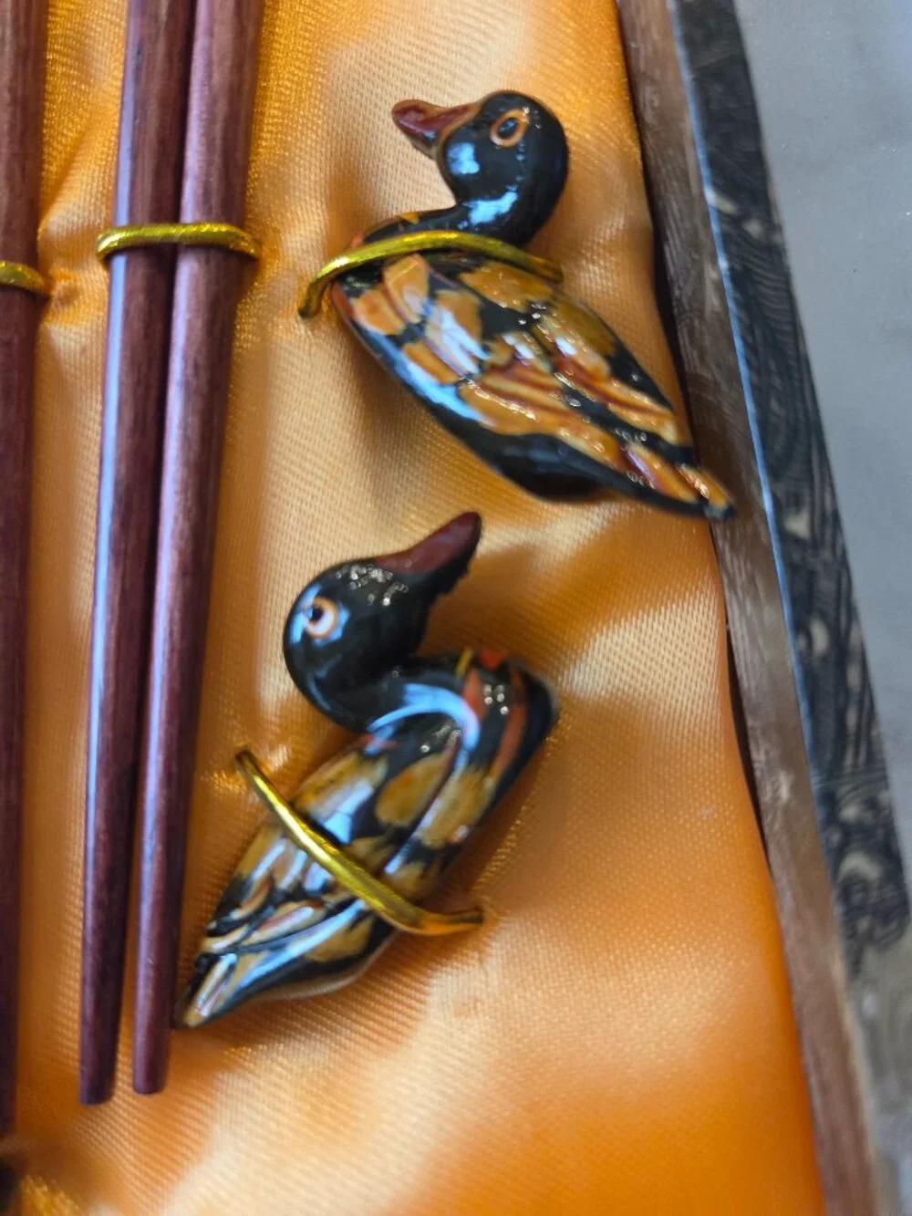 CHOPSTICKS, VINTAGE GIFT BOX FROM CHINA CONTAINS CHOPSTICKS AND RESTS